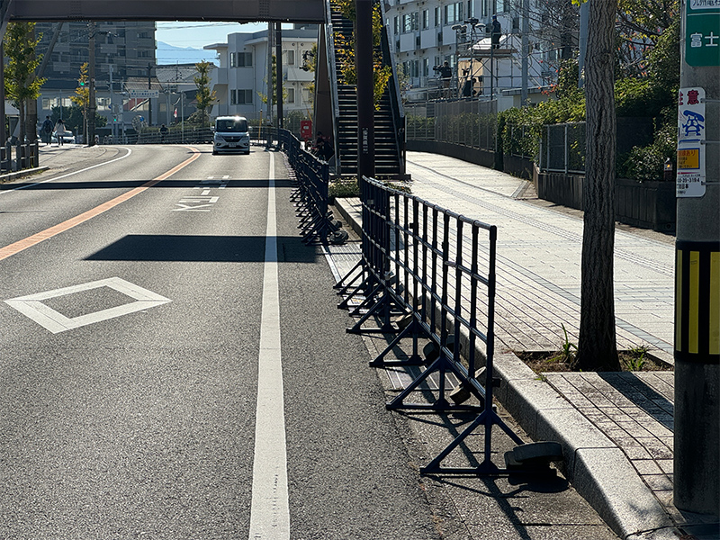 唐津くんちにてパイプフェンスの使用例