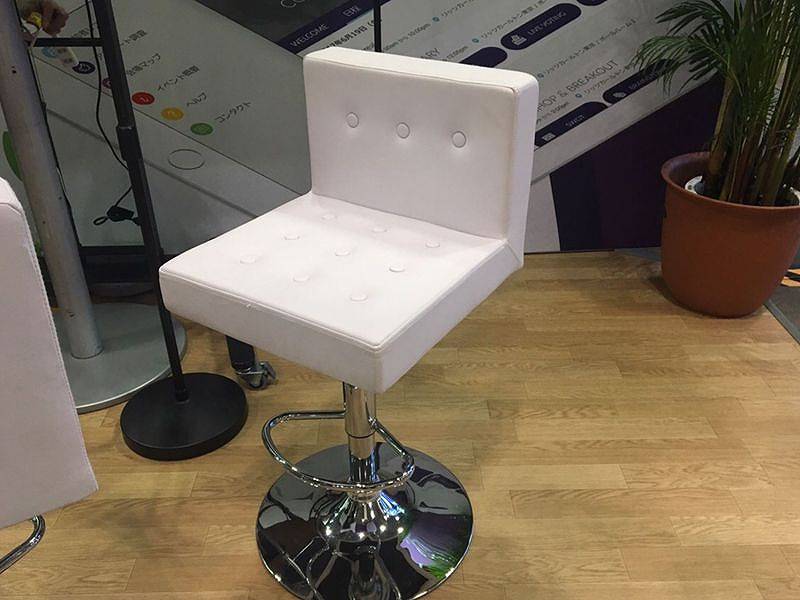 ソファー型カウンターチェア 使用風景