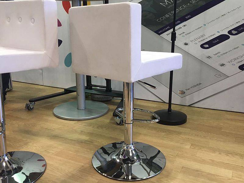 ソファー型カウンターチェア 風景