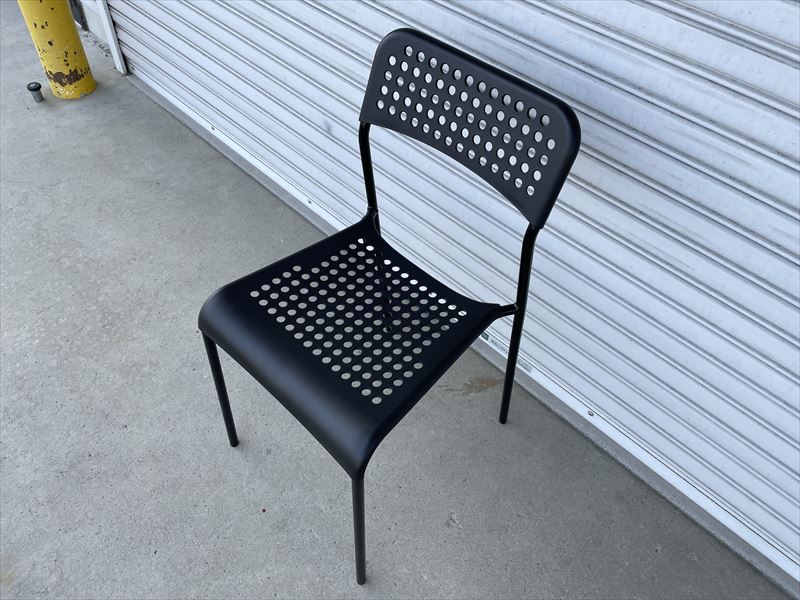 軽量スタッキングチェア 黒 斜め上から