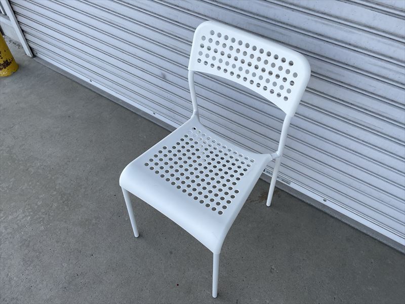 軽量スタッキングチェア 白 斜め上から