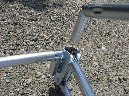 テントの組み方6 差し込み口2