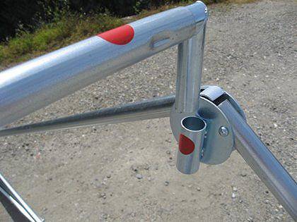 テントの組み方6 合掌差し込み1