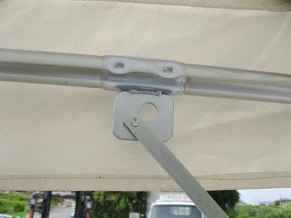 テントの組み方9 筋交いの取り付け