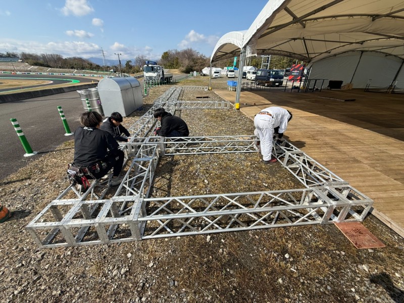 トラス 組立中の画像