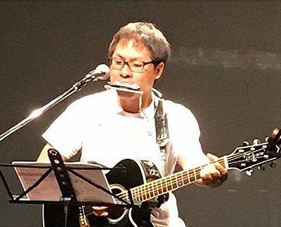 歌っている様子2