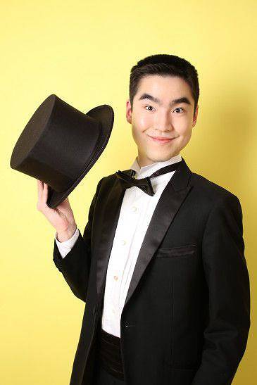 手品マジックパフォーマー月天心