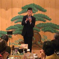 手品マジックパフォーマー月天心 忘年会などで手品を披露