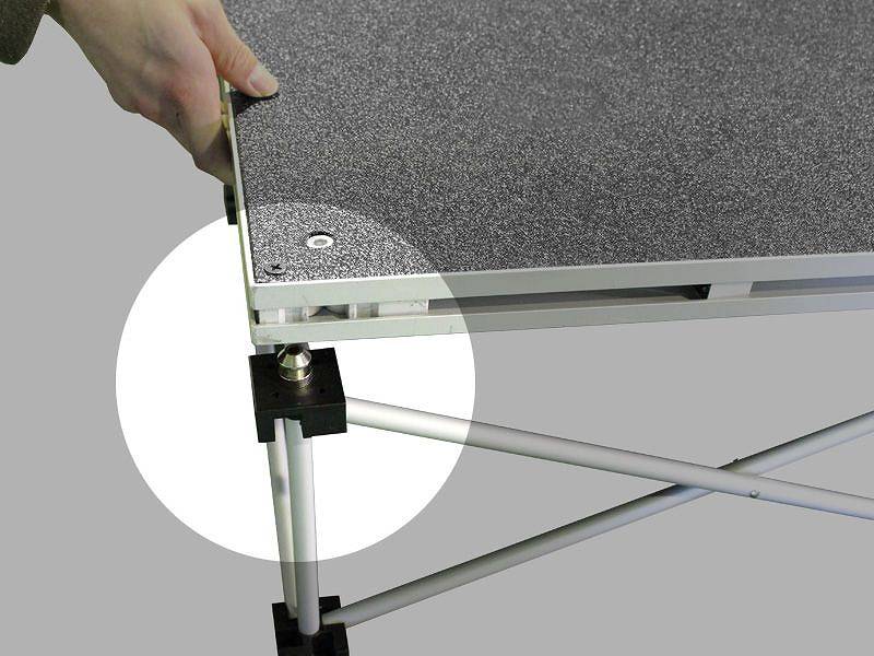 7.しっかり留め具にはめ込みます