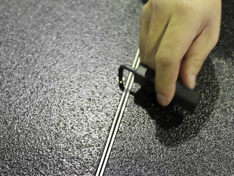 12.六角レンチで留め具を固定します