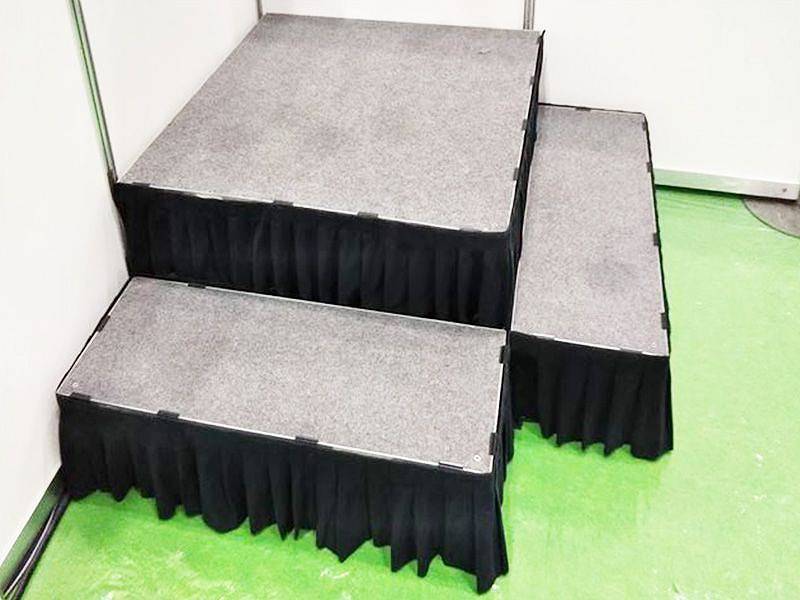 正方形お立ち台 設営風景