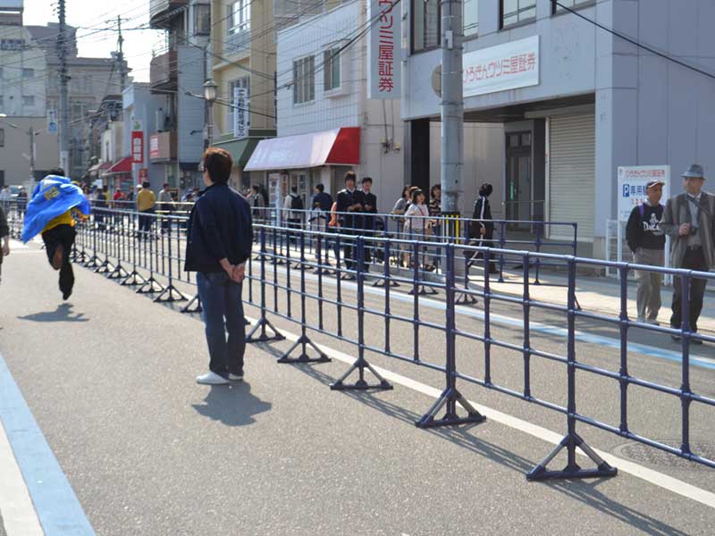 パイプフェンス 道路での使用例