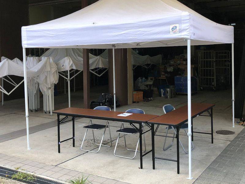 会議用デコラテーブル テントとの使用イメージ