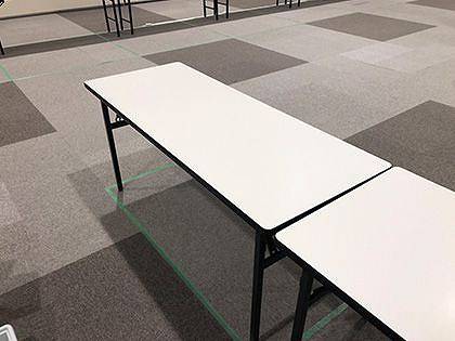 会議用ホワイトテーブル 設置