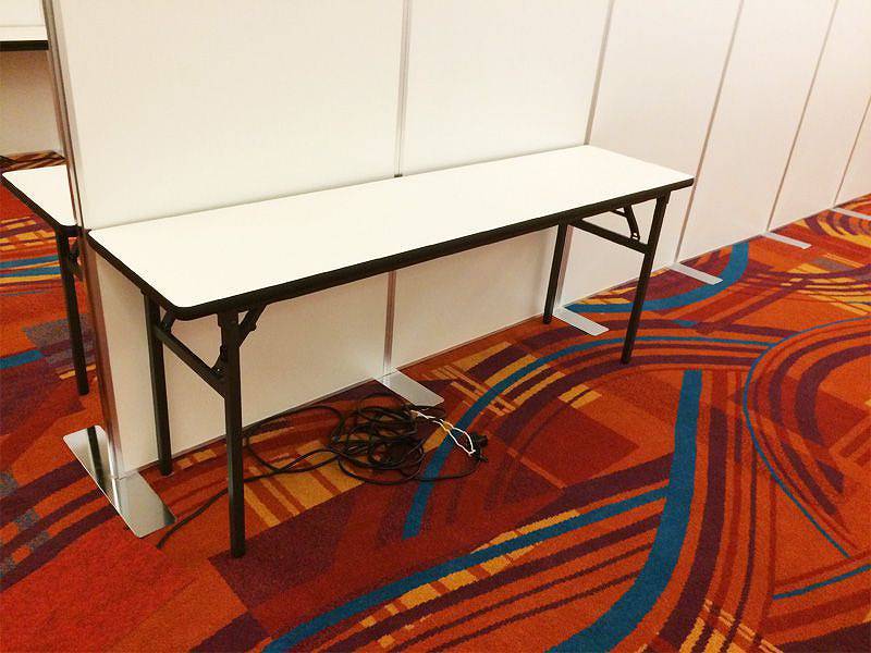 シンポジウム展 会議用ホワイトテーブル