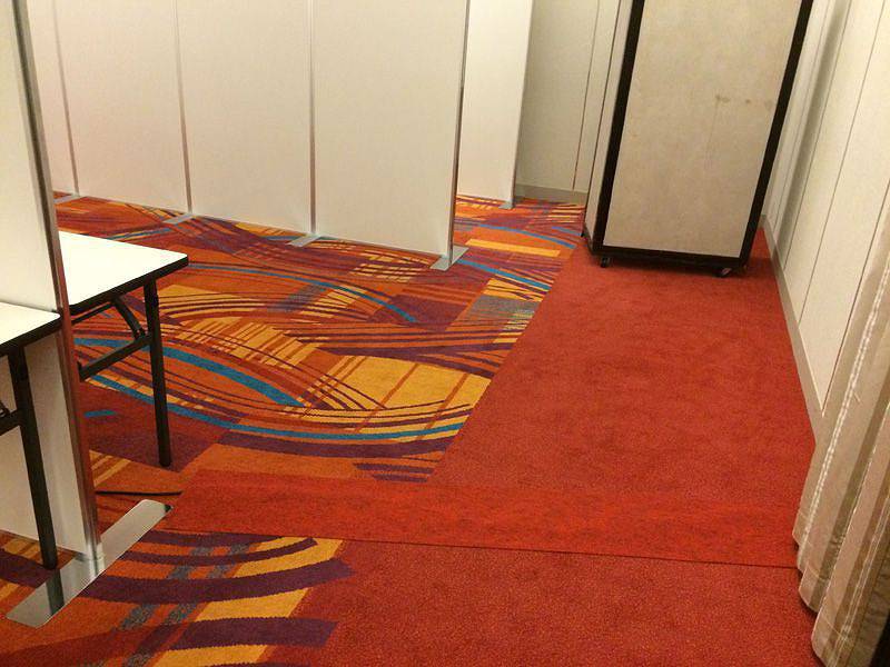 シンポジウム展 会議用ホワイトテーブル 会場風景