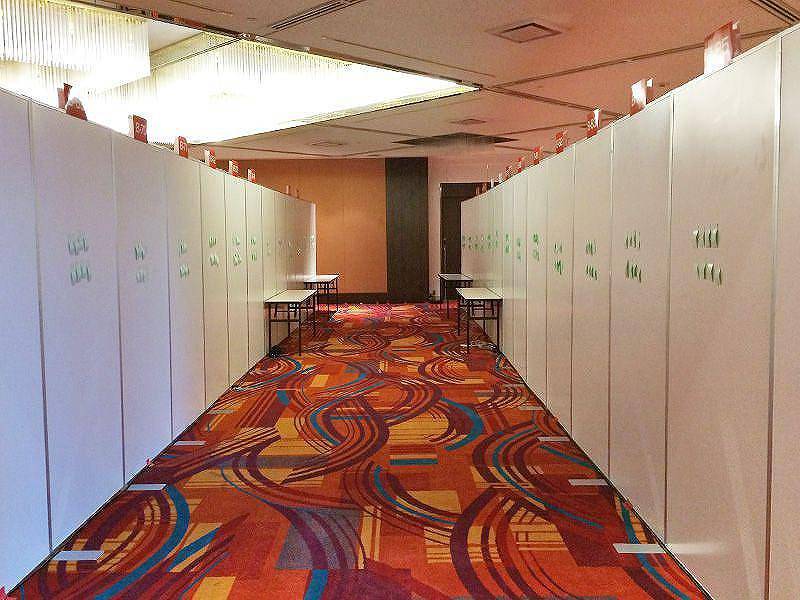 シンポジウム展 会議用ホワイトテーブル ブースの様子