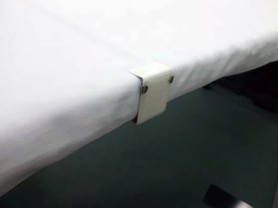 テーブルクロス クリップ着用2