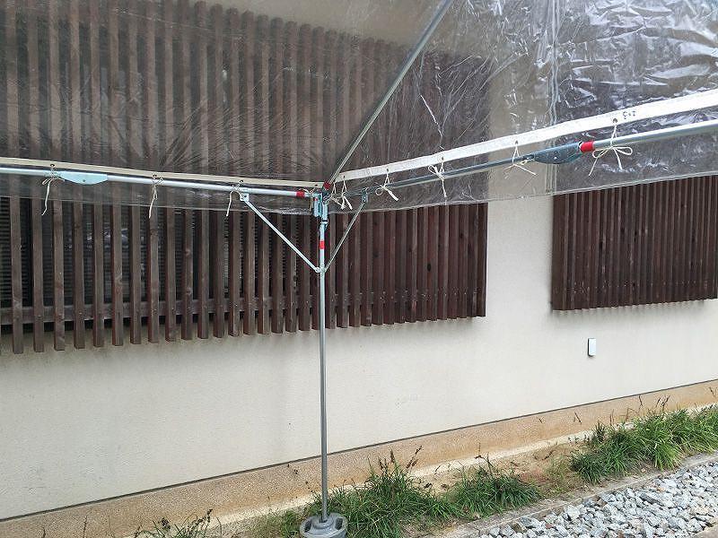 透明テント 手荷物預かり所の様子