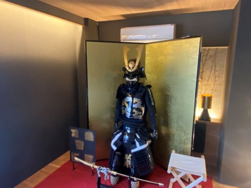 二つ折り金屏風 画像